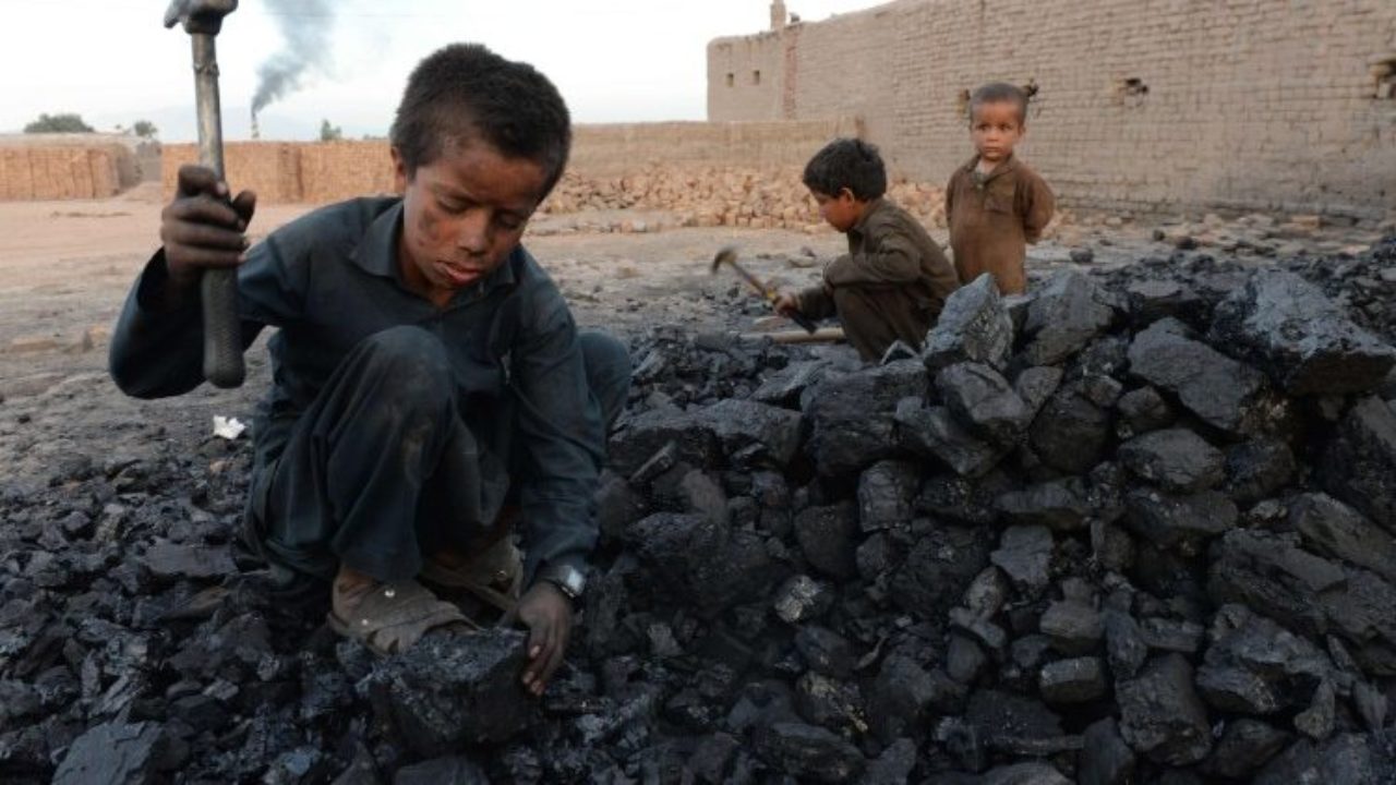 از کودکی تا کارگری: داستان‌هایی واقعی از زندگی کودکان کار